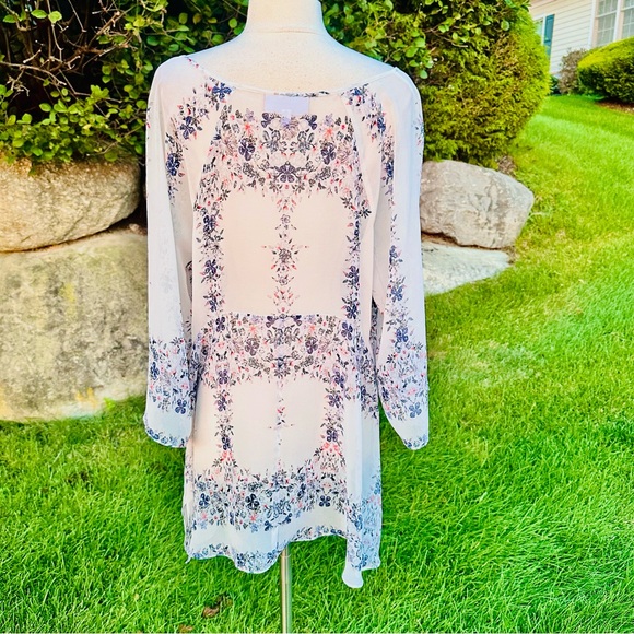 Jessica Simpson Maternity Lightweight Tunic - Picture 12 of 16